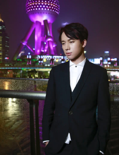 封杀界再添一员！李明霖遭封微博致歉，网友：什么都敢说，一首凉