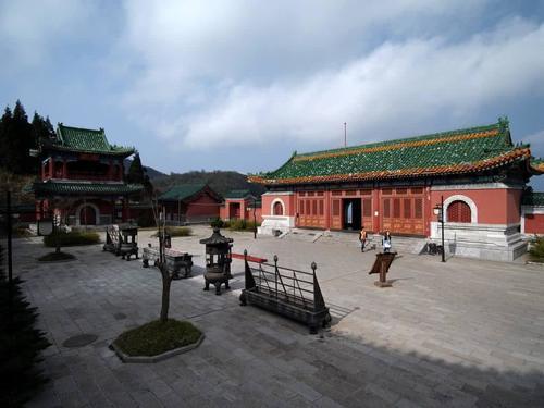 湖南人气最高的寺庙，有境内最高的寺庙建筑群，有湖南首枚佛舍利