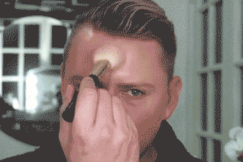 现在化妆流行这种粉底了，你别傻傻又落伍了啊！