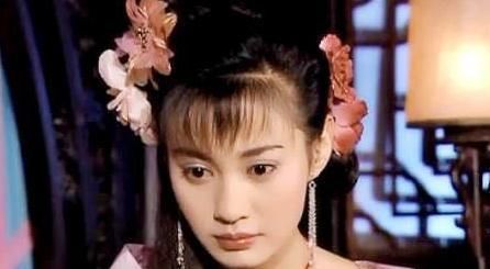 吓人:40岁“江玉燕”杨雪晒自拍,嘴巴吓人脸部僵硬,和baby是亲姐妹?