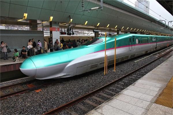 日本新干线首现无人驾驶 司机睡着列车自己行