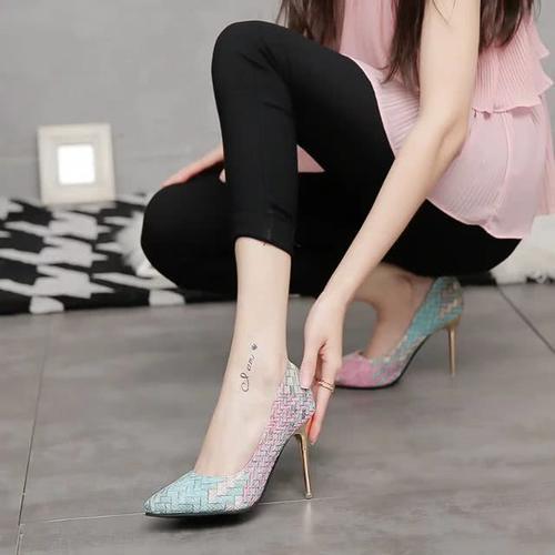 最近特别流行的时尚风,美女怎么能缺少如此美丽的高跟鞋