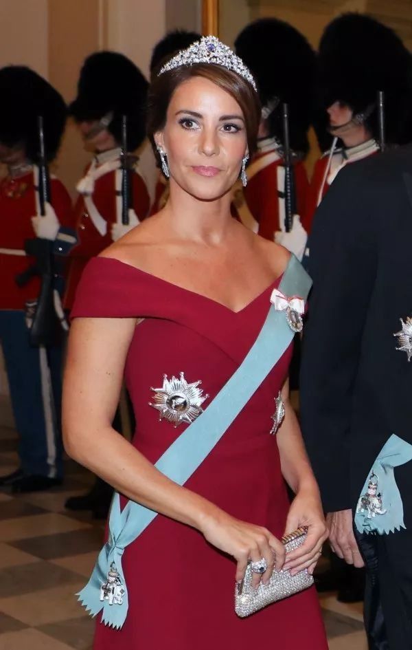 凯特王妃与丹麦王妃撞脸?二人似亲生姐妹，竟连珠宝品位都一样!