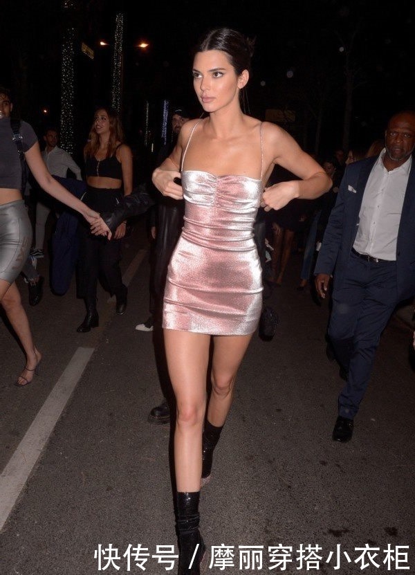 清爽时尚的吊带连衣裙，轻松解锁你的风情万种