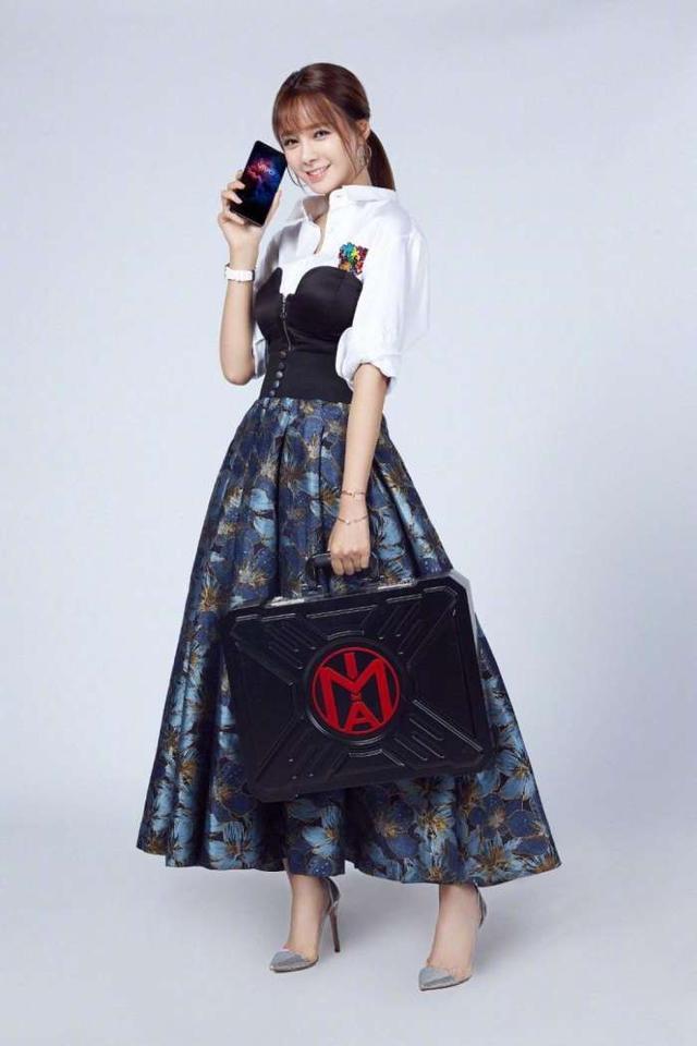 这还是沈梦辰吗？面部僵硬变鹰钩鼻，网友：再怎么整也做不了一姐