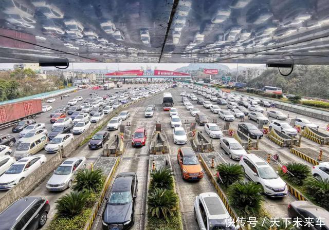  「沥青路面」几乎整条高速都是沥青路，为什么一到收费站却变成