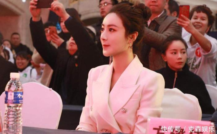 「年收入」李佳琦薇娅年收入被认证李佳琦收入30亿,看到薇娅后粉丝沉默了