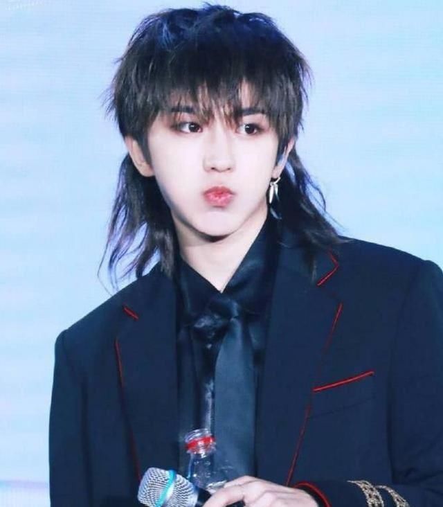 男星挑战“鲻鱼头”发型：蔡徐坤呆萌，王一博精致，范丞丞像精灵