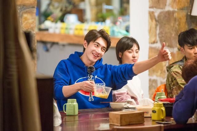 医学生回应，网上流传的林更新病例疑点重重，似实习医生搞的事情