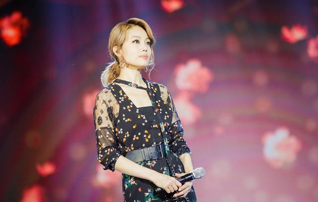 容祖儿公开回应：与刘浩龙只是好友！网友却说是“假分手”