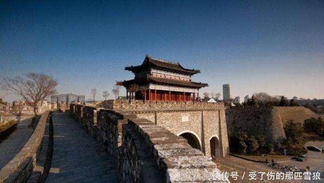 明明■明明没有水泥,为何明城墙600年还能坚不可摧看看砖头下面