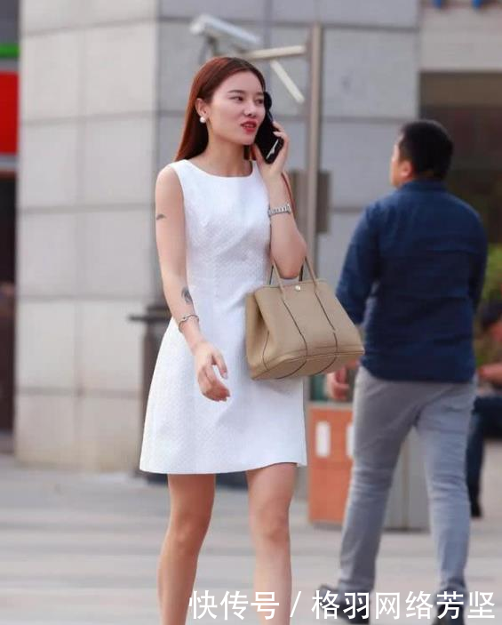  「认同」街拍穿搭：承认自己的伟大，就是认同自己的愚疑！