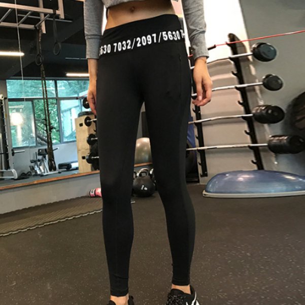 姑娘，紧身裤、打底裤早就过时了，瑜伽裤已霸道上位