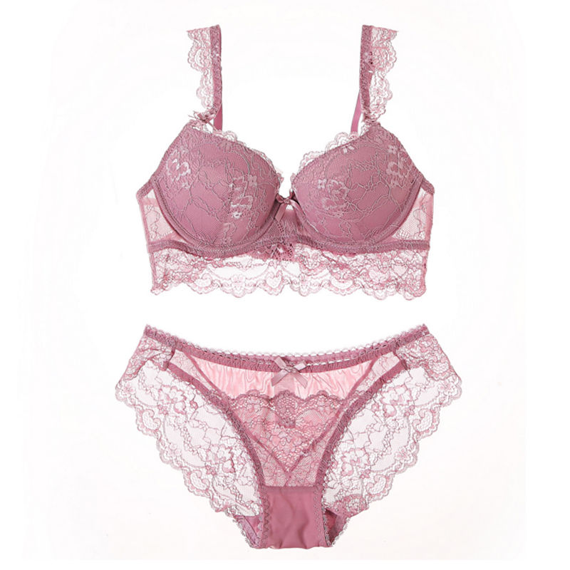 老式套装已过时,今年超流行蕾丝款式,性感迷人不束缚