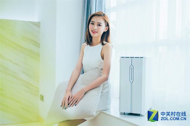 清爽高颜值 小姐姐和月光宝盒搭配更美