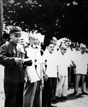  [城墙]新中国修建第一条地铁：毛泽东建议圈着城墙走