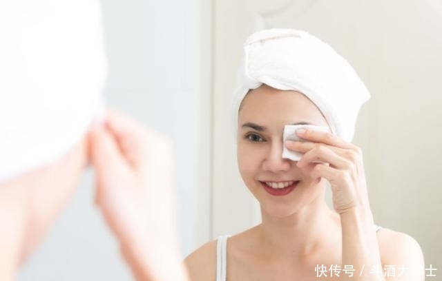 『眼霜』女人要想皮肤好,睡前保养是关键!坚持做好4点,肌肤越养越年轻