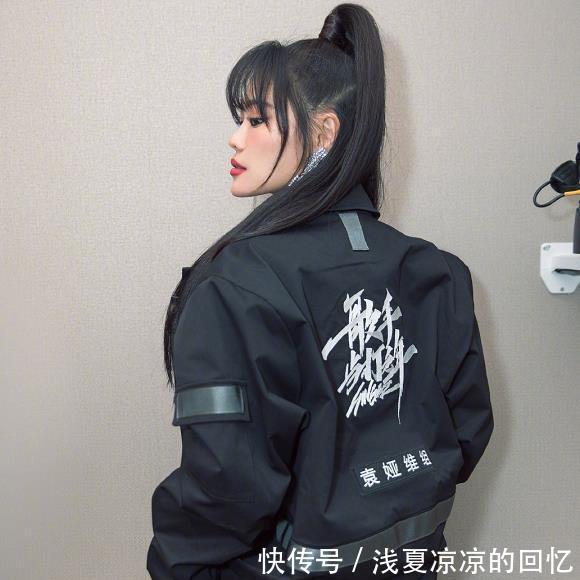  #袁娅维#声入人心奇袭成功，下期在线歌手必淘汰一位，官方微博暗示明显！