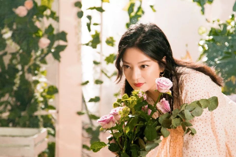 明星的卷发处处是小心机,快来Get这些加分技巧!