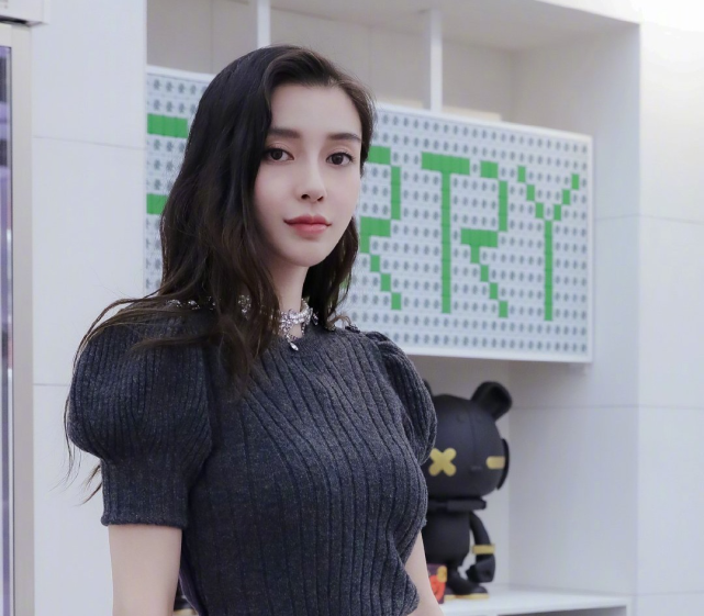 小海绵生日,黄晓明baby分别晒带娃照片,暴露婚