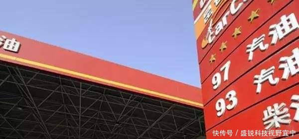 油价开始下调，但加油站空无一车员工说出真相，司机我又不傻