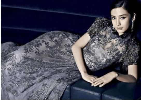 baby穿礼服已经够惊艳了，直到看到迪丽热巴的，我愣住了！