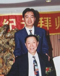  「相声演员」最早走红全国的民营相声团体，不是郭德纲德云社，是杨振华艺术团
