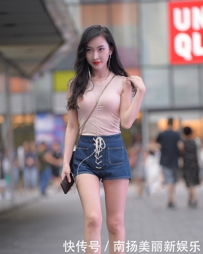 怦然心动:小姐姐美爆了!独特的气质让人怦然心动