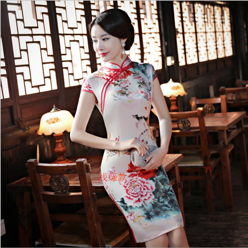 等七八天，旗袍裙终于上新!看完立马买2件，婆婆穿美到不可思议