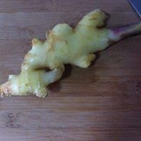 肥胖原来是肠道在捣鬼?早起一杯水，减肥治便秘，祛痘消斑!