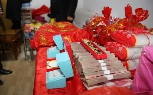  改革@为了抵制农村的“天价彩礼”农村开展婚姻礼俗改革！