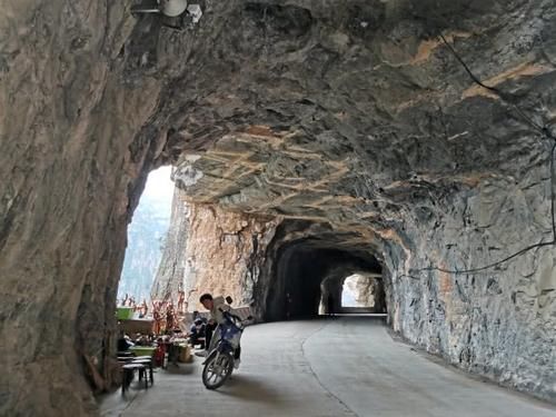 河南山西交界处藏着一条神奇公路,全程开凿在悬崖上被称世界奇迹