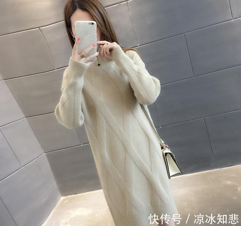 『衣裙』逛街这样穿:毛衣裙 羽绒服!洋气保暖不显臃肿,迷倒一片