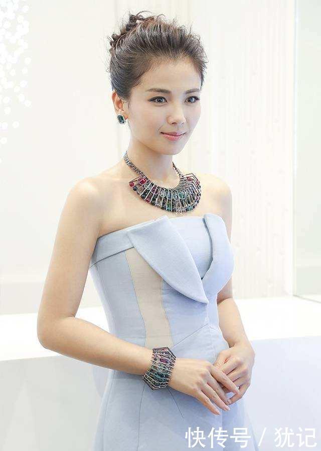  女人|女人过了40岁，尽量避开3种“大妈发型”，显老不说还突出发际线