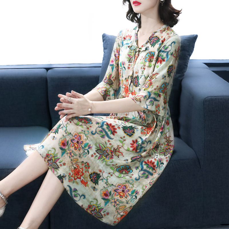 好身材别藏着掖着,夏天就穿蕾丝款“透透裙”,若隐若现才更迷人