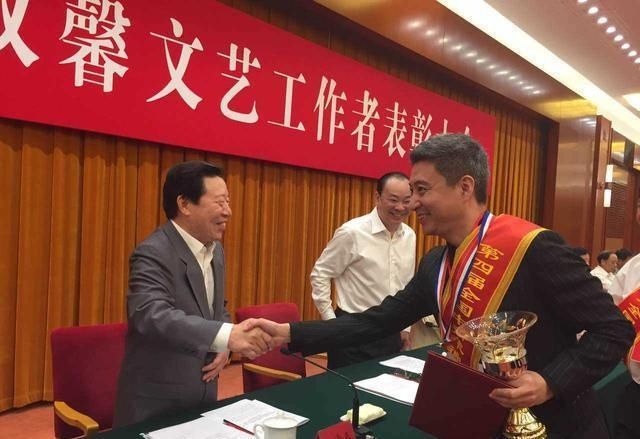 『高明婷』全能相声演员周炜:相声拜师姜昆,声乐拜师蒋大为,主持拜师朱军