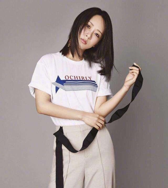 牛仔裙外套牛仔？杨紫为了赶时髦也是够拼的！