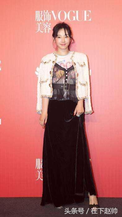 白百何越来越大胆了！紧身裙印出三角区，井柏然眼都不知往哪看了