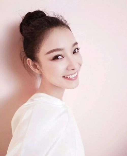 ⊙ 清爽又好看！倪妮娜扎刘亦菲夏天都在梳这个发型！