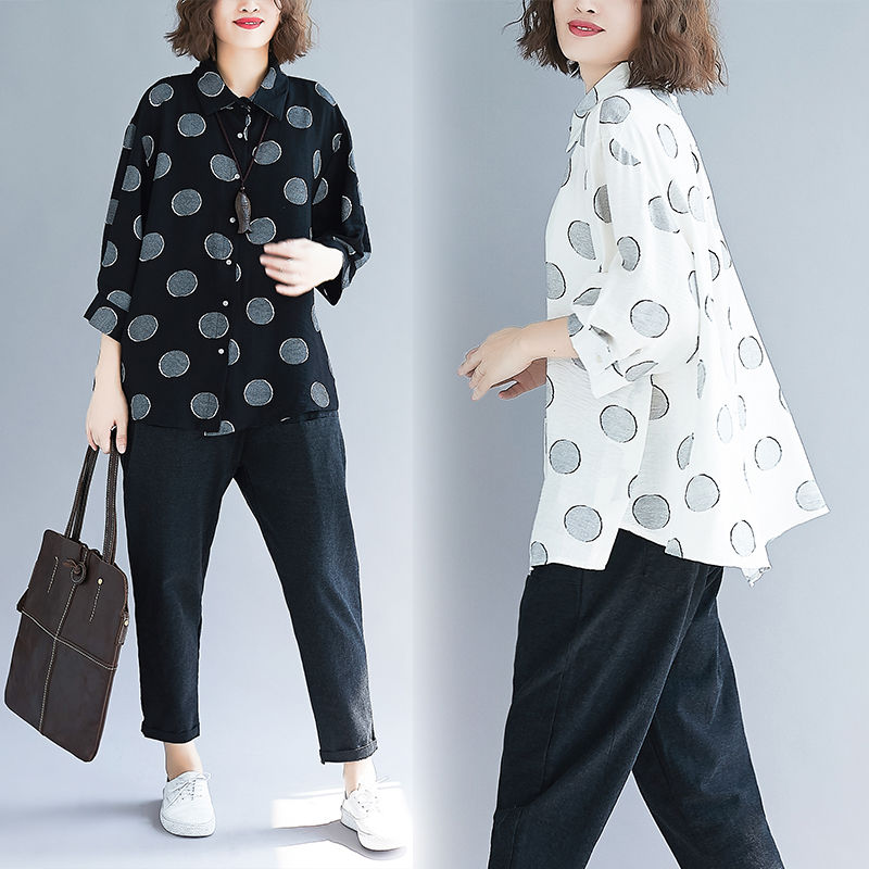 厌倦了裙子，不妨来件正流行的大码棉麻小衫，时髦显瘦还很实惠