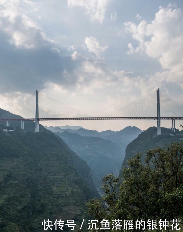 又一中国奇迹:云贵高原造出世界最高大桥,565米的高度折服世界
