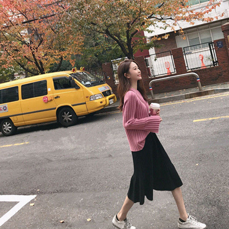 再漂亮的女人也别穿打底裤，瞧这种刚上新的套装裙，洋气有女人味