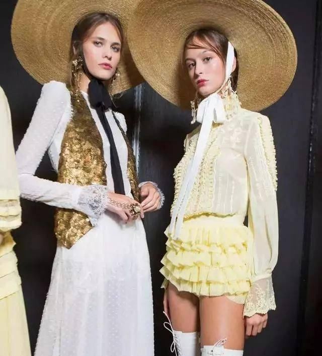  色彩：春夏的流行色彩，照着穿让你一直柔和清爽的美下去