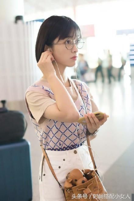 沈月不过穿了双高跟鞋，短粗腿就立即消失了，终于相信她有1米6！