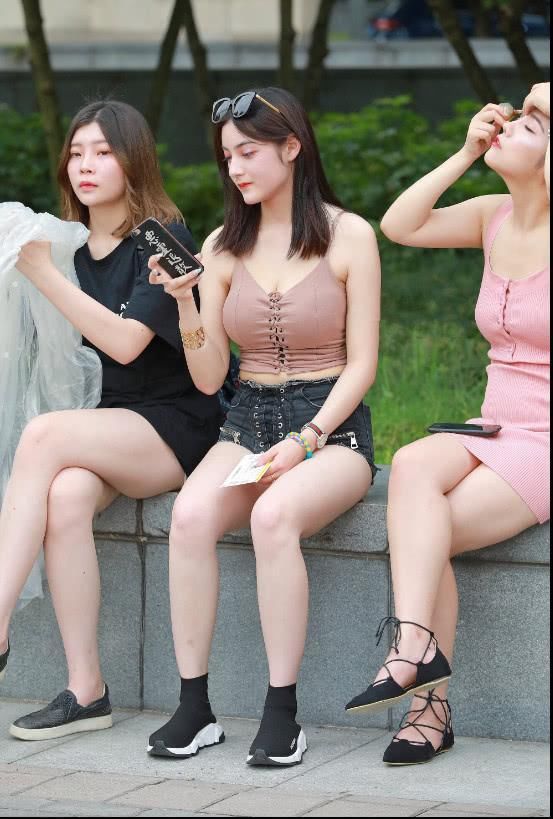 是不是只要是微胖女人，穿衣服都是修身的呢?短裤更是如此?