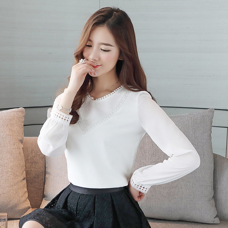 小姐姐还在犹豫穿什么,别犹豫了看看下面,在犹豫过冬了