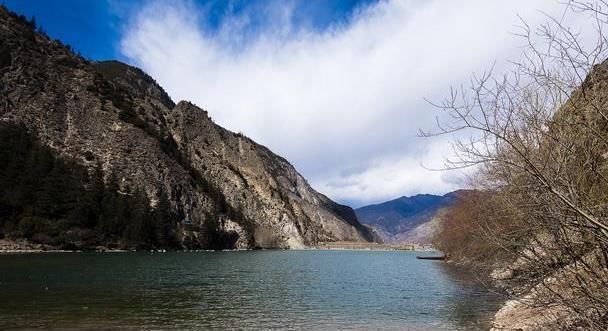 有谁知道红军当时翻越的第一座雪山，现在是什么样子？