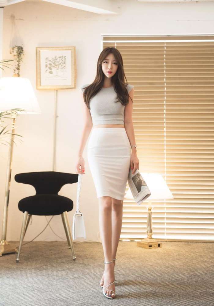 包臀裙与好身材演绎气质如花, 美丽优雅!