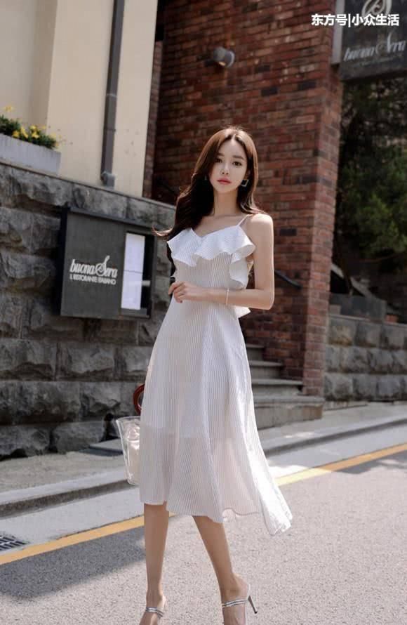 街拍：孙允珠小姐姐虽然有点瘦，却该胖的地方都恰好!