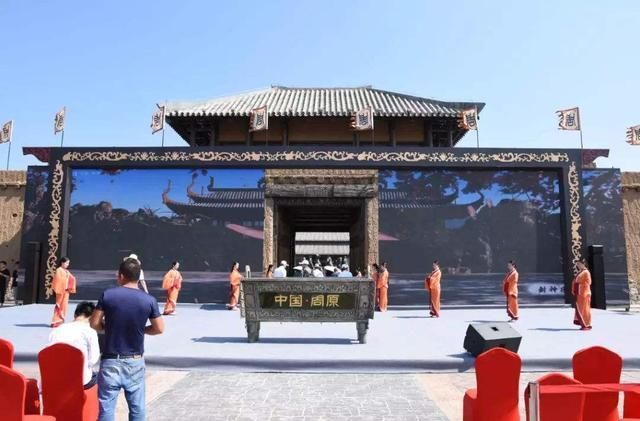 陕西这一文化园区投资7亿建成，以奇葩方式走红，却引发网友吐槽